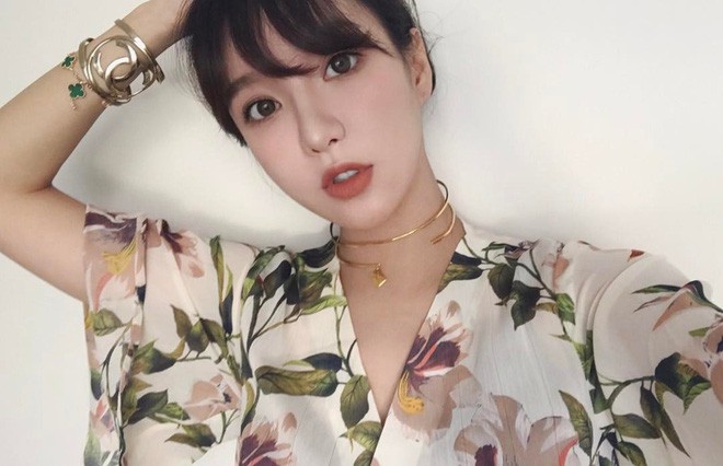 Cuộc sống xa hoa, nhan sắc trông mòn con mắt của Di Vy Tịnh - hot mom nổi danh Trung Quốc